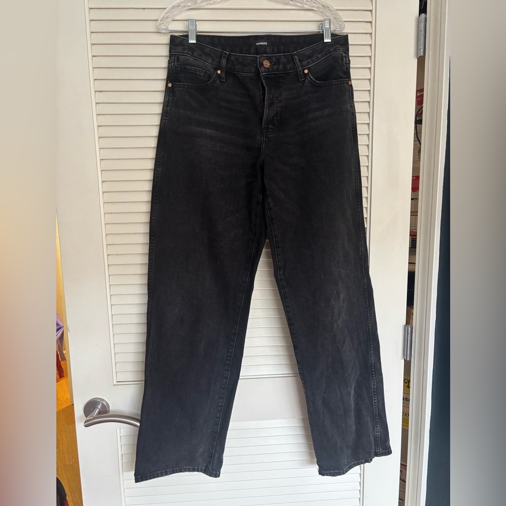 Express Black Relaxed Straight Leg low rise Jeans